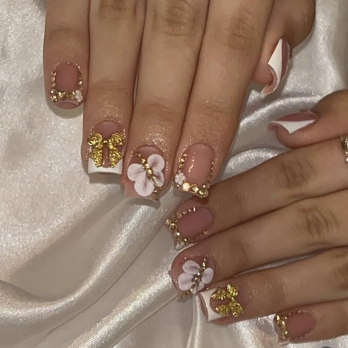 plalely Square Press on Nails Short Nude Fake Nail 3D Flowers Charms Acrylic Nail Press ons Gold Bow Stick on Nail for Women 24pcs