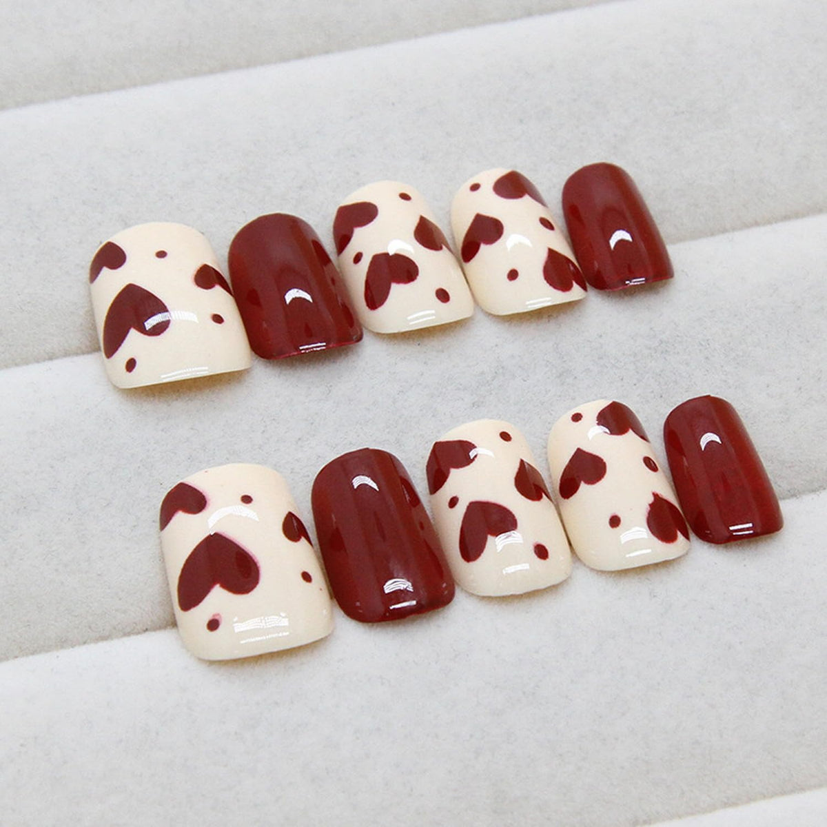 30pcs Valentine's Day Press on Nails Short Square Fake Nails Glossy Reusable Heart False Nails with Red Queen heart Acrylic Nails Stick on Nails Valentine Glue on Nails for Women