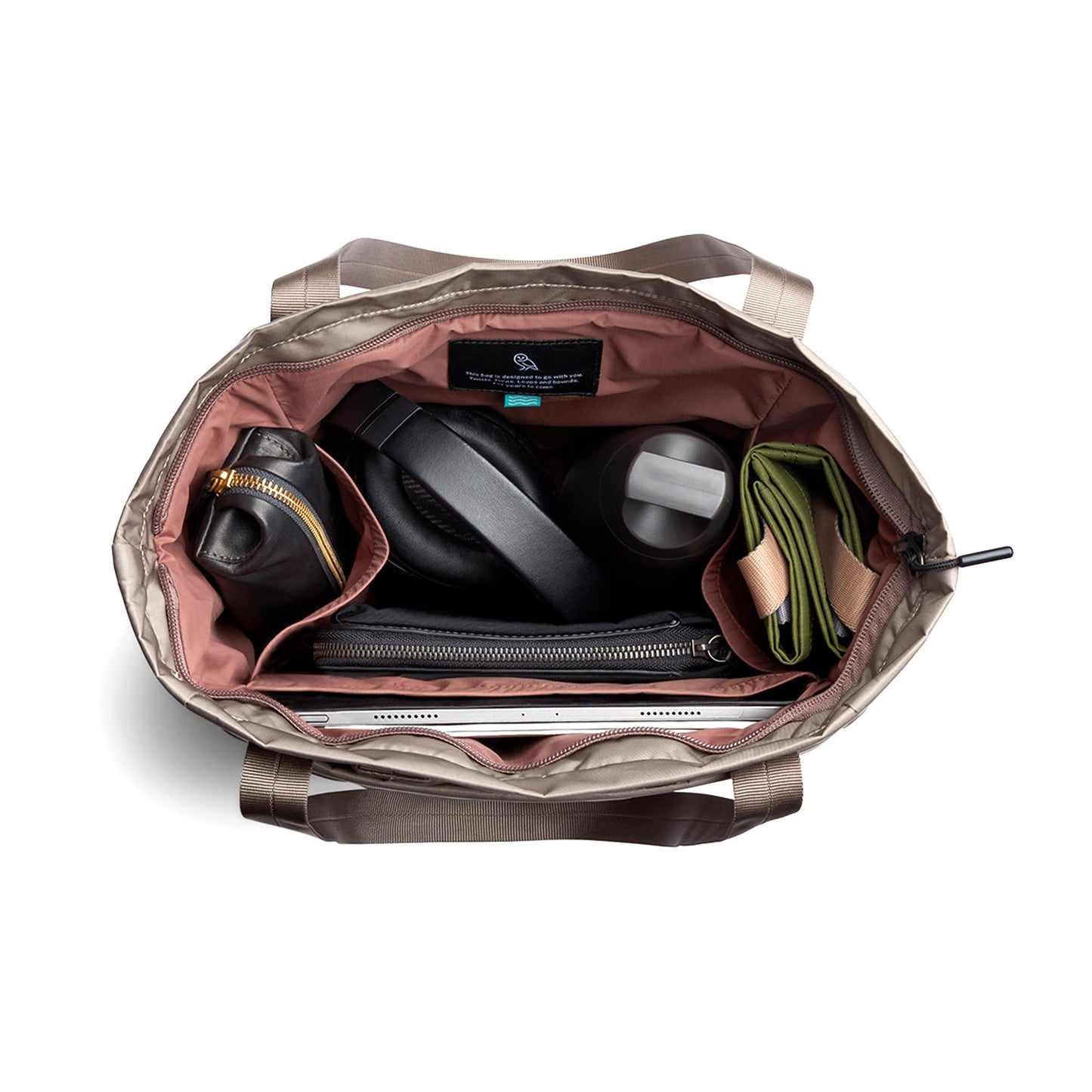 Bellroy Laneway Totepack (18 liter stylish tote bag and backpack in one, for gym, travel or everyday carry) - Fawn