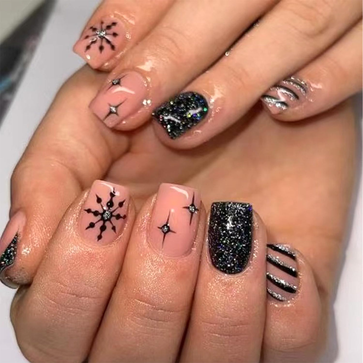 LWTZLW Christmas Press on Nails Black French Tip Short Square False Nails Rhinestones Snowflake Glue on Nail Black Glitter Design Acrylic Fake Nails Winter Artificial Glossy Nail Reusable for Women