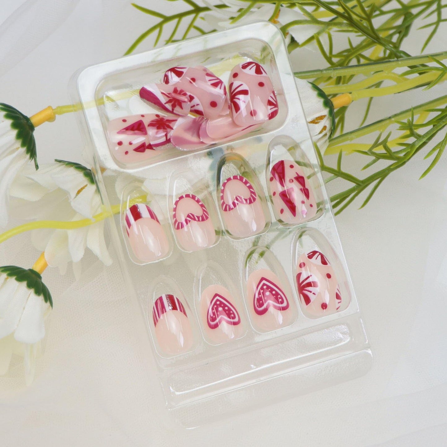 Christmas Press on Nails Short Oval Fake Nails Press ons Christmas Tree Candy Hearts Designs Red White French Heart Xmas Glossy Cute Acrylic Glue on Nail for Women 24 Pcs