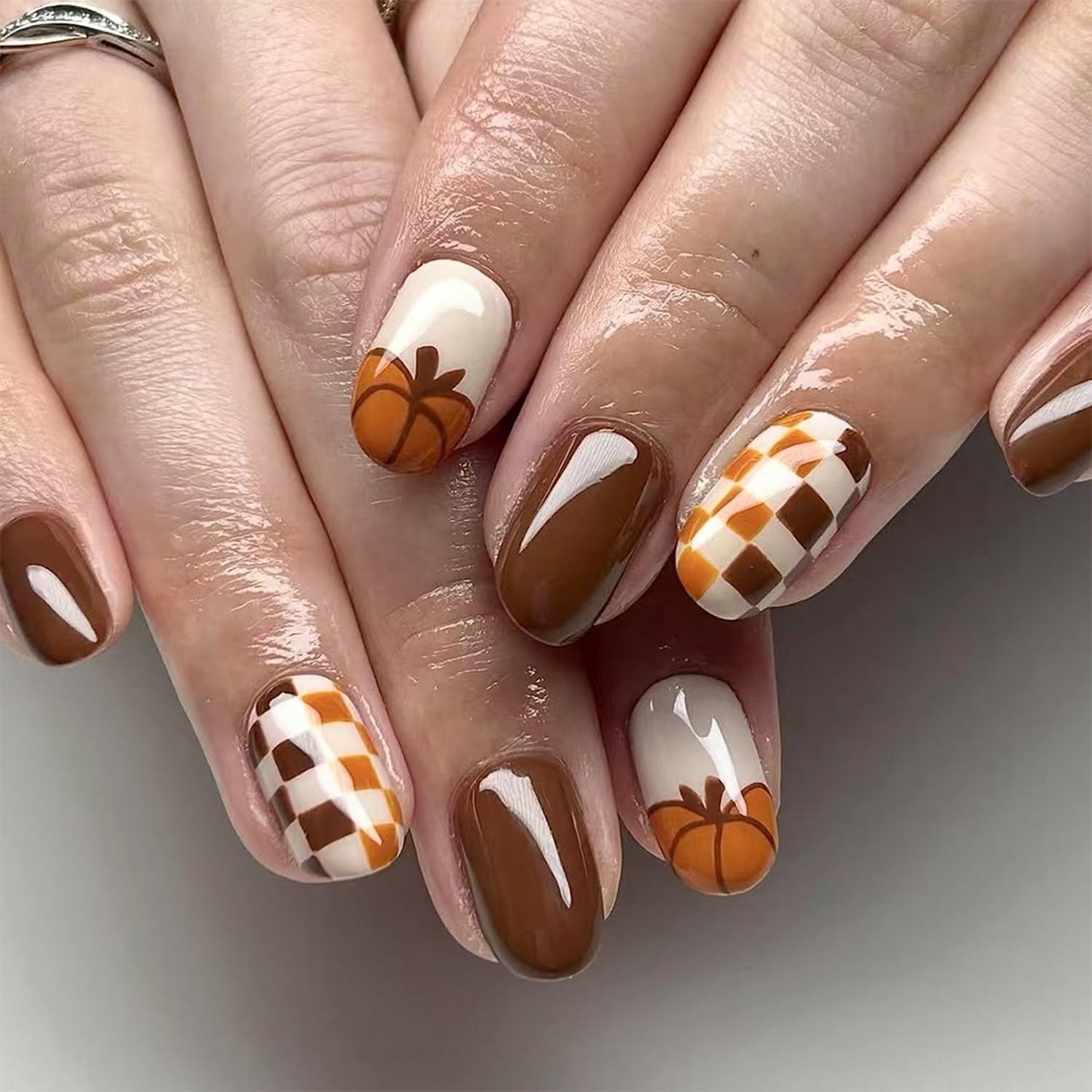 Fall Press on Nails Short Almond Fake Nails Brown False with Grid Pumpkin designs Halloween Glue Glossy Full Cover Thanksgiving Stick on Nails for Women Girls DIY Manicure24pcs