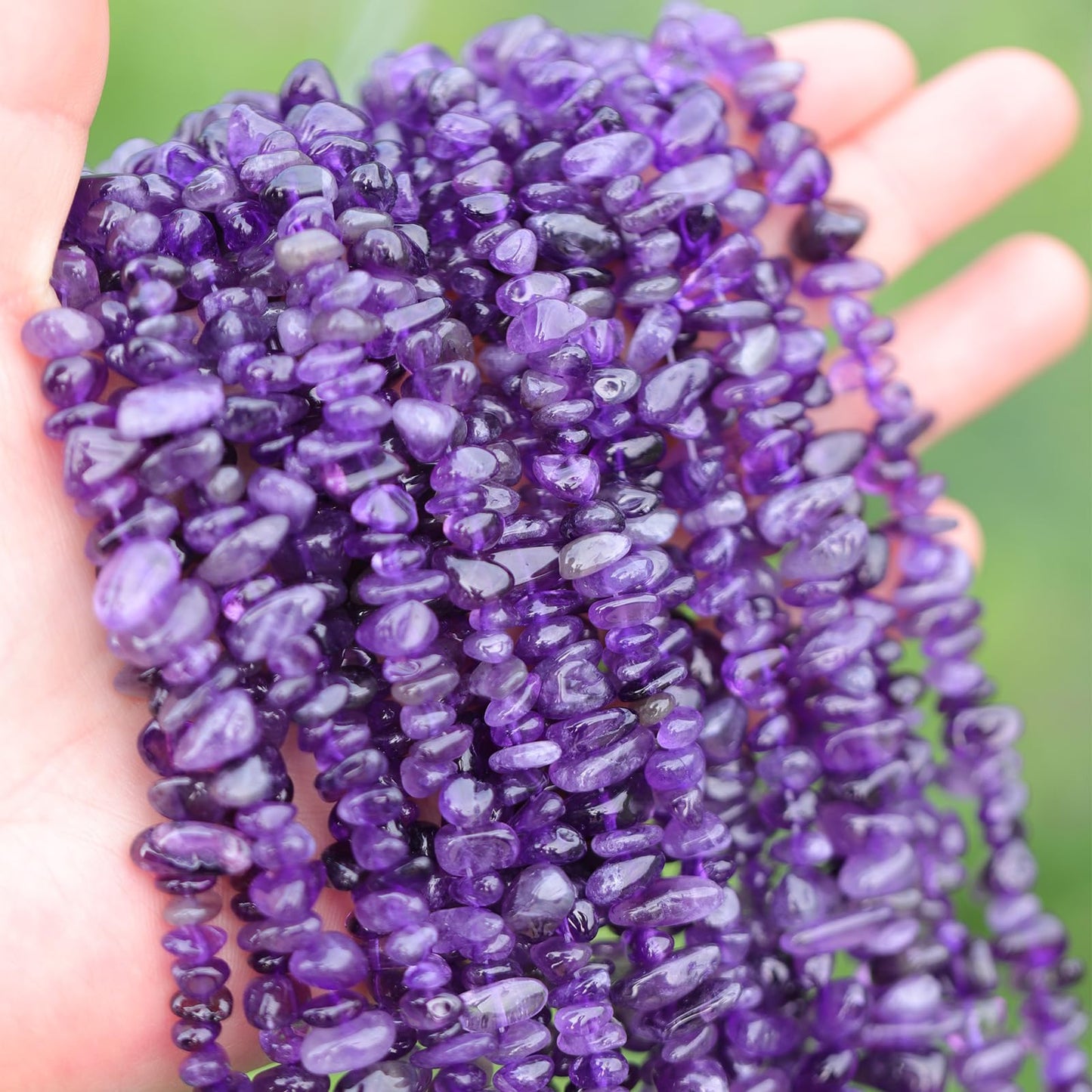 400pcs Natural Chip Stone Beads for Jewelry Making Amethyst 5-8mm Irregular Gemstones Healing Crystal Loose Rocks Bead Hole Drilled for Ring Earrings Necklace Bracelet Making DIY Art Crafts
