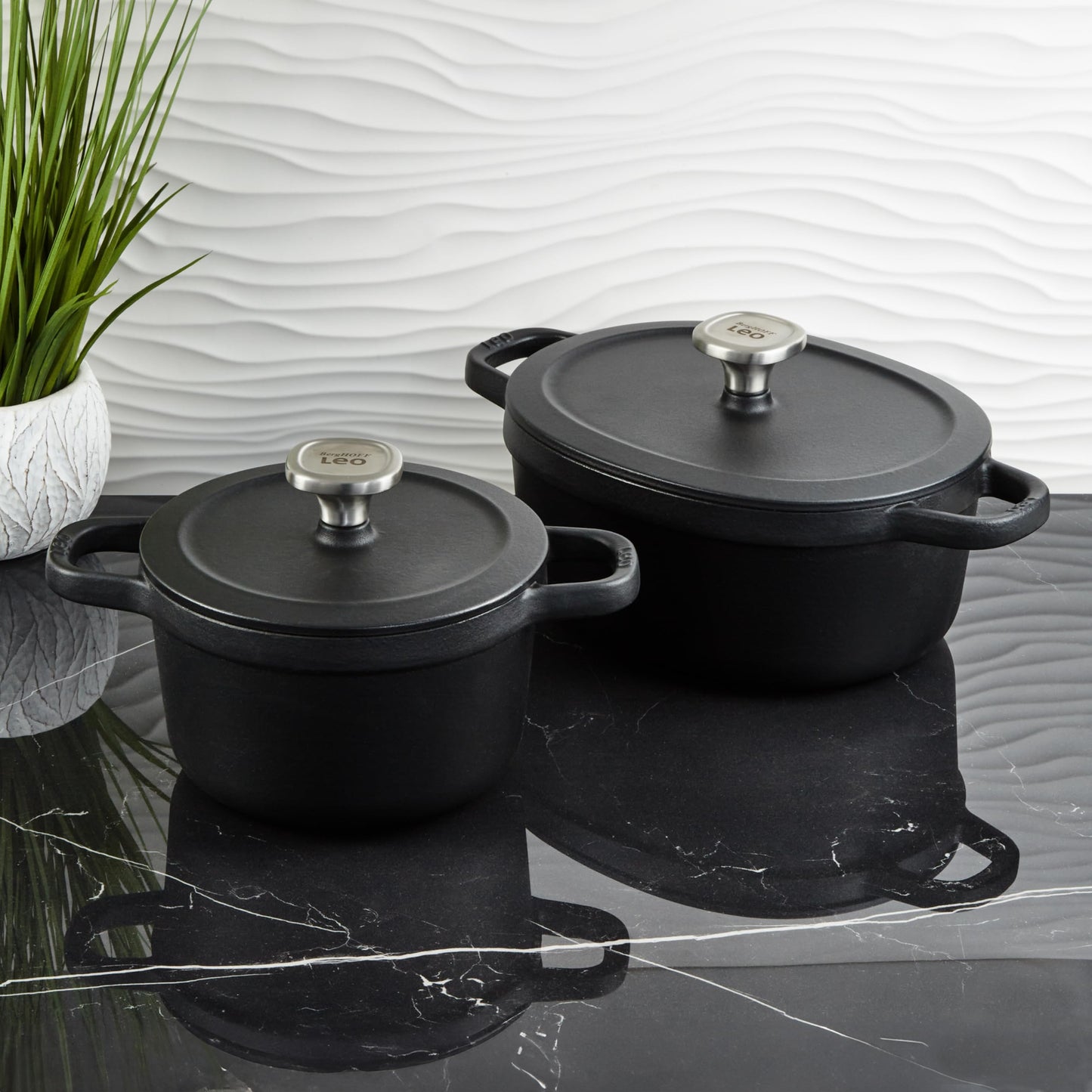 BergHOFF Graphite 4Pc Enameled Cast Iron Stockpot Set With Self-basting Universal Lid Induction Pot Oven-to-Table Cookware For Slow Cooking