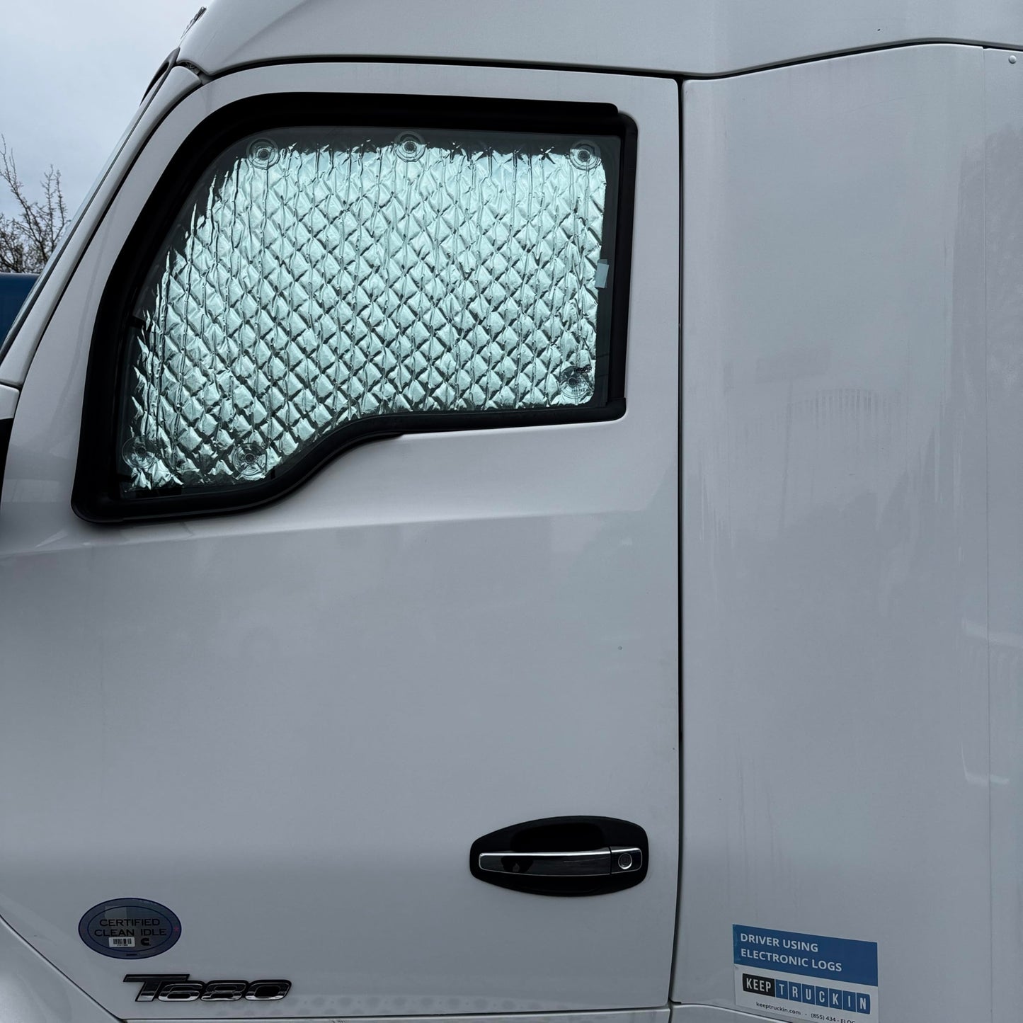 Sun Shield – 3-Layer Insulated Blackout Window Cover – Compatible with Kenworth T680 Semi Truck – Heat & UV Protection, Enhanced Privacy, Easy Install & Removal for Cab Interior Comfort