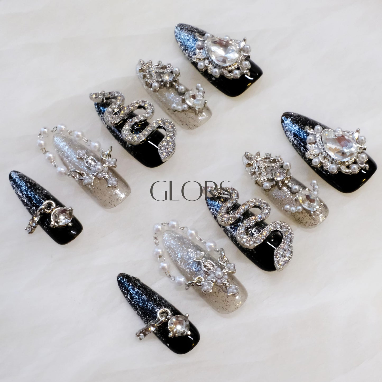[GLORS] BlackSerpent - Luxury Handcrafted Wearable Nail Art with Luxurious Diamonds, Pearl Chain, and Black Serpent in Long Stiletto (XS, LS)