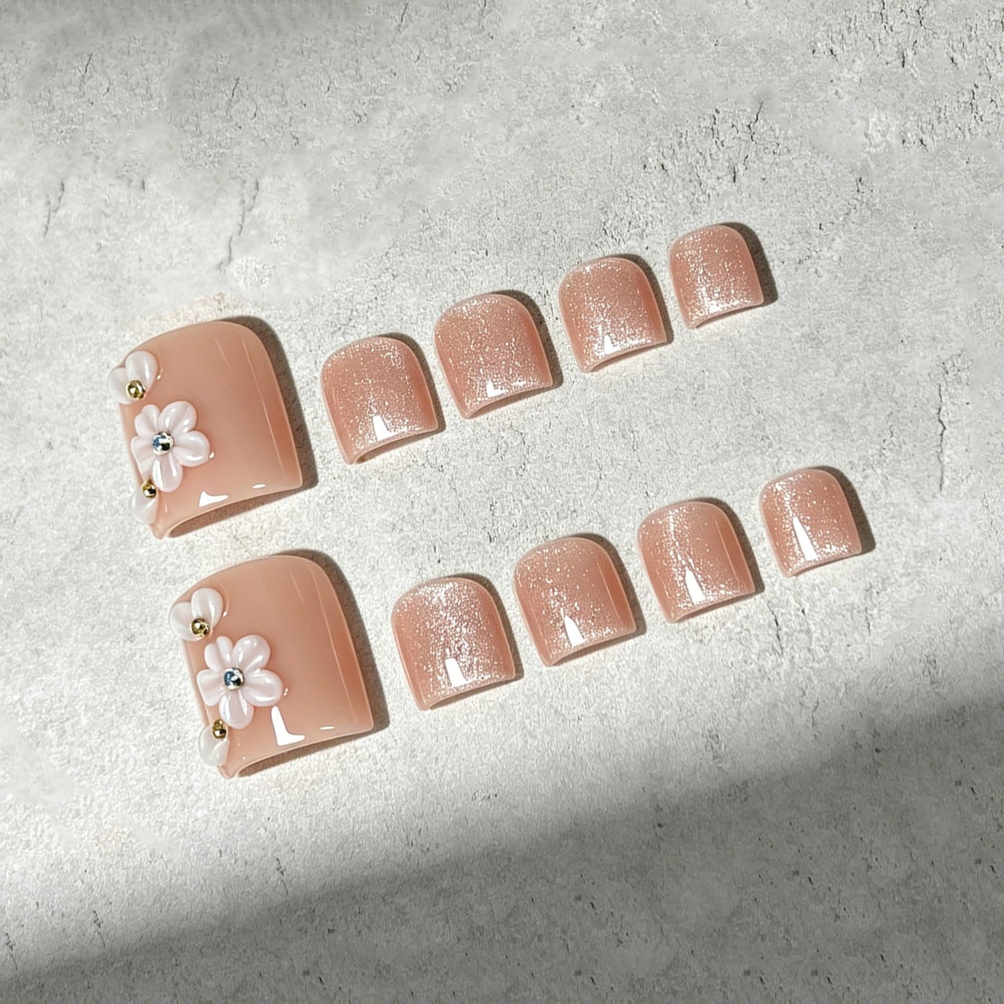 Handmade Press on Toenails White Flower Fake Toe Nails Tips Kit Press on Nails for Toes Glitter Muti-Layer Gel Thicked Acrylic Stick on Nails for Women Nail Supplies (M)