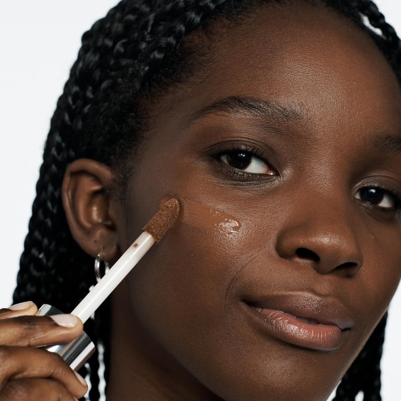 Clinique Beyond Perfecting Lightweight Liquid Foundation + Concealer For Dry Combination to Oily Skin Types | Full Coverage + Natural Matte Finish, Alabaster, 1 Fl Oz