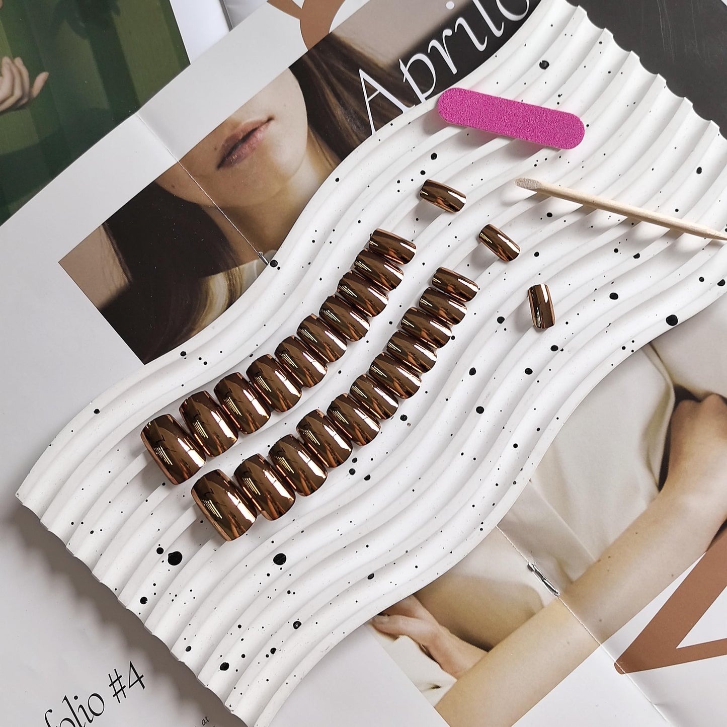 KQueenest Chrome Brown Press on Nails Short Medium Square, Glitter Bronze Fake Nails Press Ons, Sparkle Metallic Acrylic Nails Glue on, Glazed Gel Glue on Nails for Women Party Wear in 24 Pcs