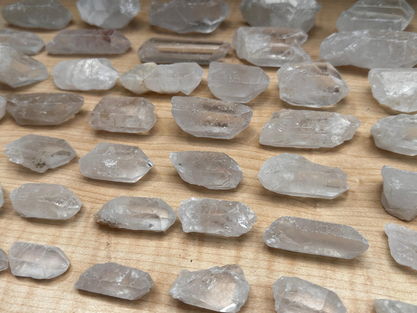 GAF TREASURES Wholesale Raw Clear Quartz Points, Natural Clear Quartz Points, Clear Quartz Points Healing Crystals (1 Pound)