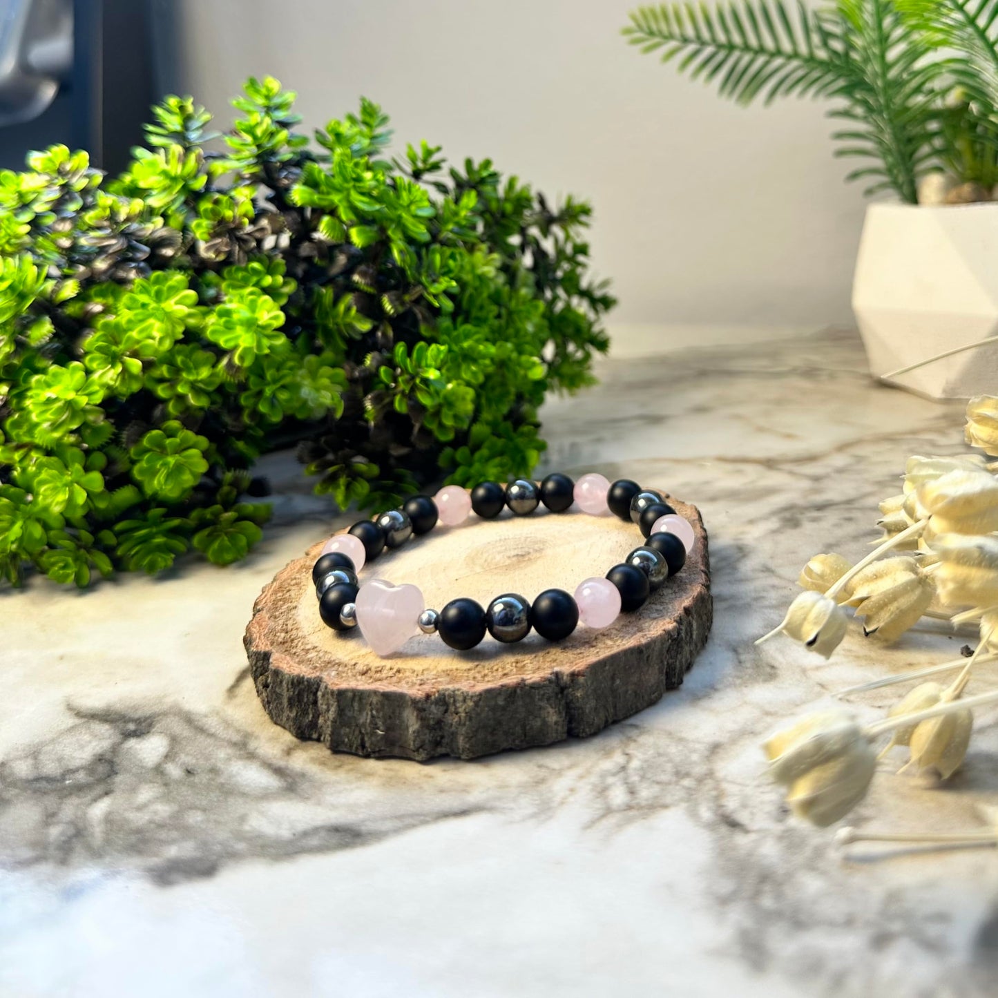 TUBIANCA Rose Quartz Bracelet – Heart Crystal with Hematite & Onyx for Love, Healing & Emotional Balance – Handmade Stretch Bracelet for Women & Men – Spiritual Gift for Inner Peace