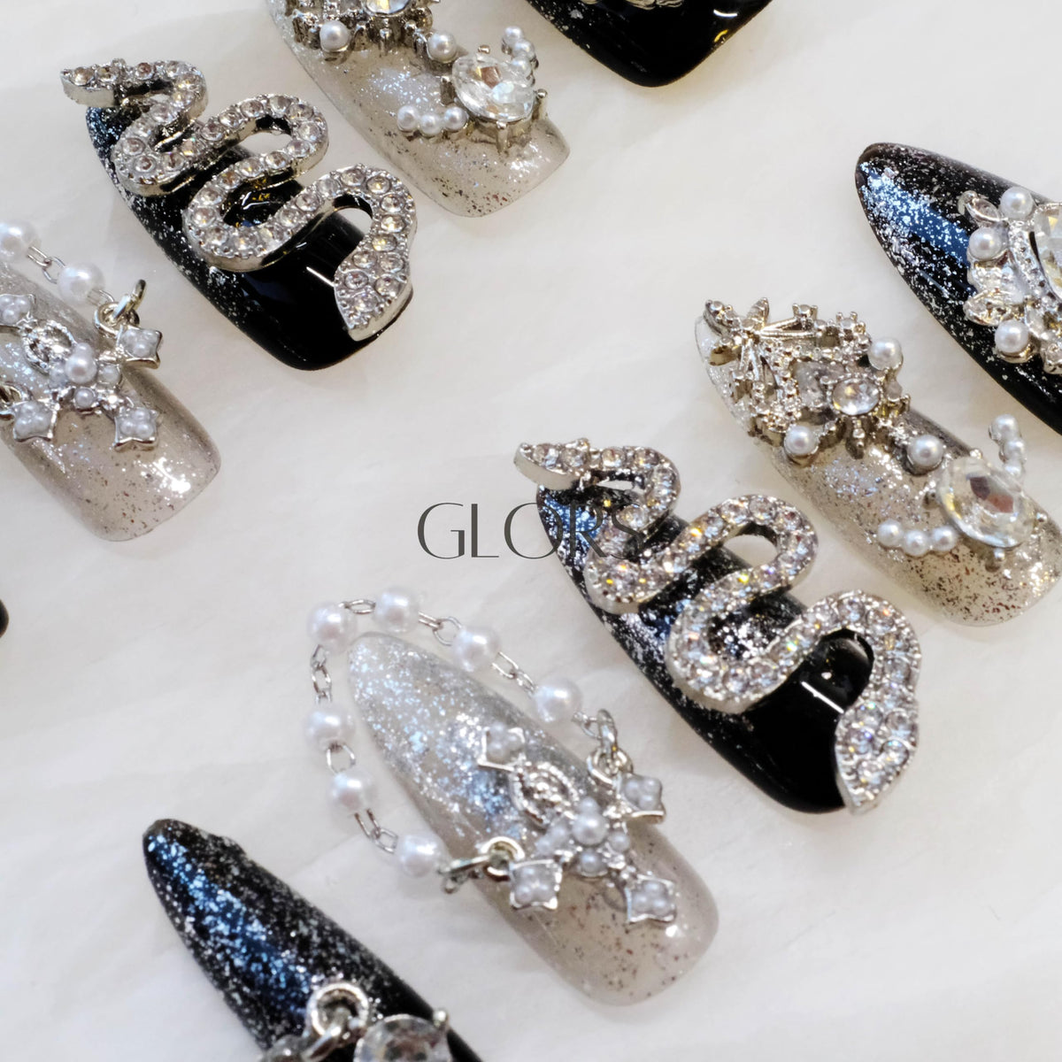 [GLORS] BlackSerpent - Luxury Handcrafted Wearable Nail Art with Luxurious Diamonds, Pearl Chain, and Black Serpent in Long Stiletto (XS, LS)