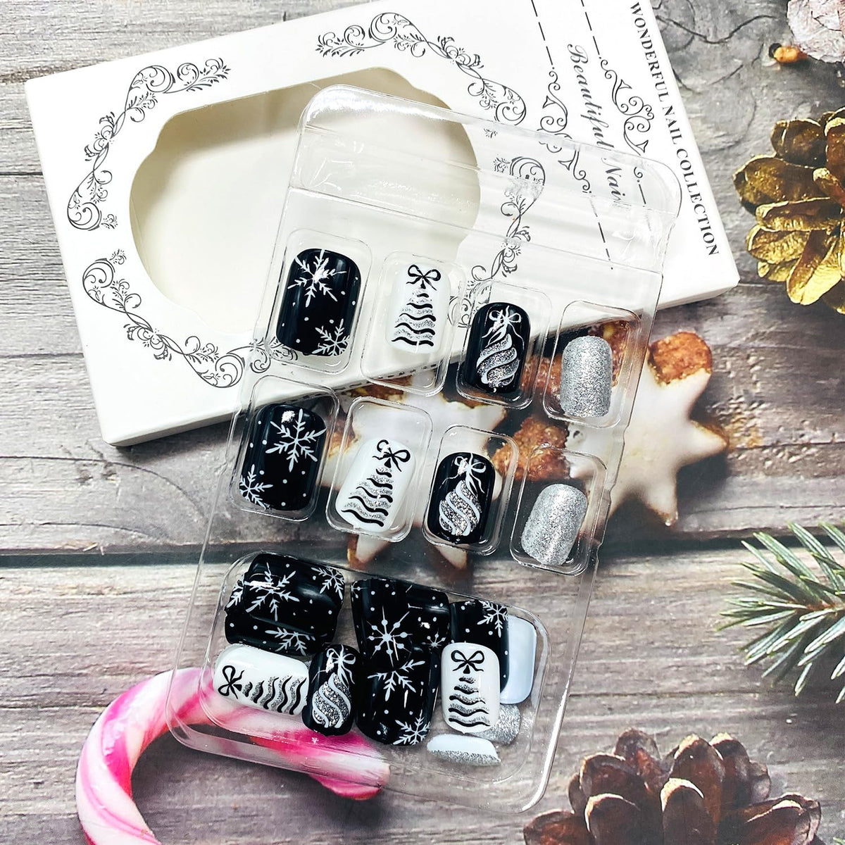 LWTZLW Christmas Press on Nails Christmas Tree Short Square False Nails Snowflake Glue on Nail Black Silver Glitter Design Acrylic Fake Nails Winter Artificial Glossy Nail Reusable for Women
