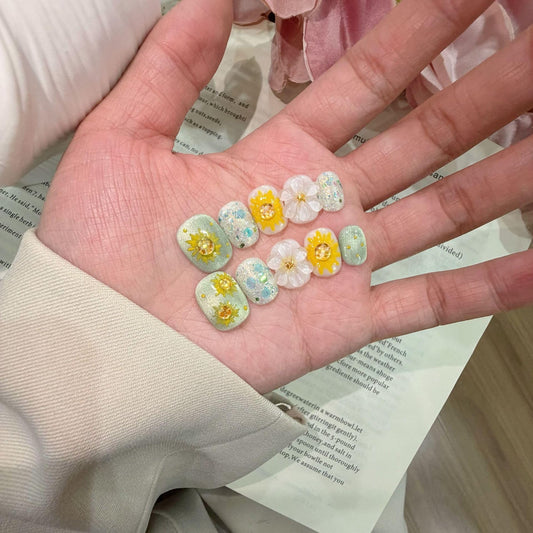Vseegrs Handmade Press on NailsSquare Short Cute Daisy Artificial False Nails with Designs 3D Flowers Acrylic Nail Press ons Cat Eye Press on Nail Kit with Everything for Women 10pcs (M)