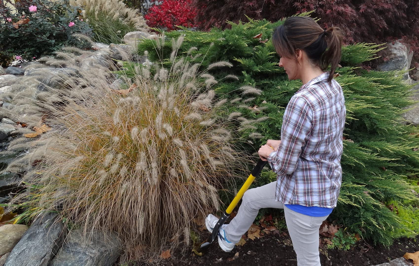 Spear Head Spade SHFD3 40" Yellow Garden Spade Shovel - Gardening Shovel with a 9" x 11" Beveled Blade, Steel-Reinforced Fiberglass Long Handle & Cushioned D-Grip - Digging Spade for Planting