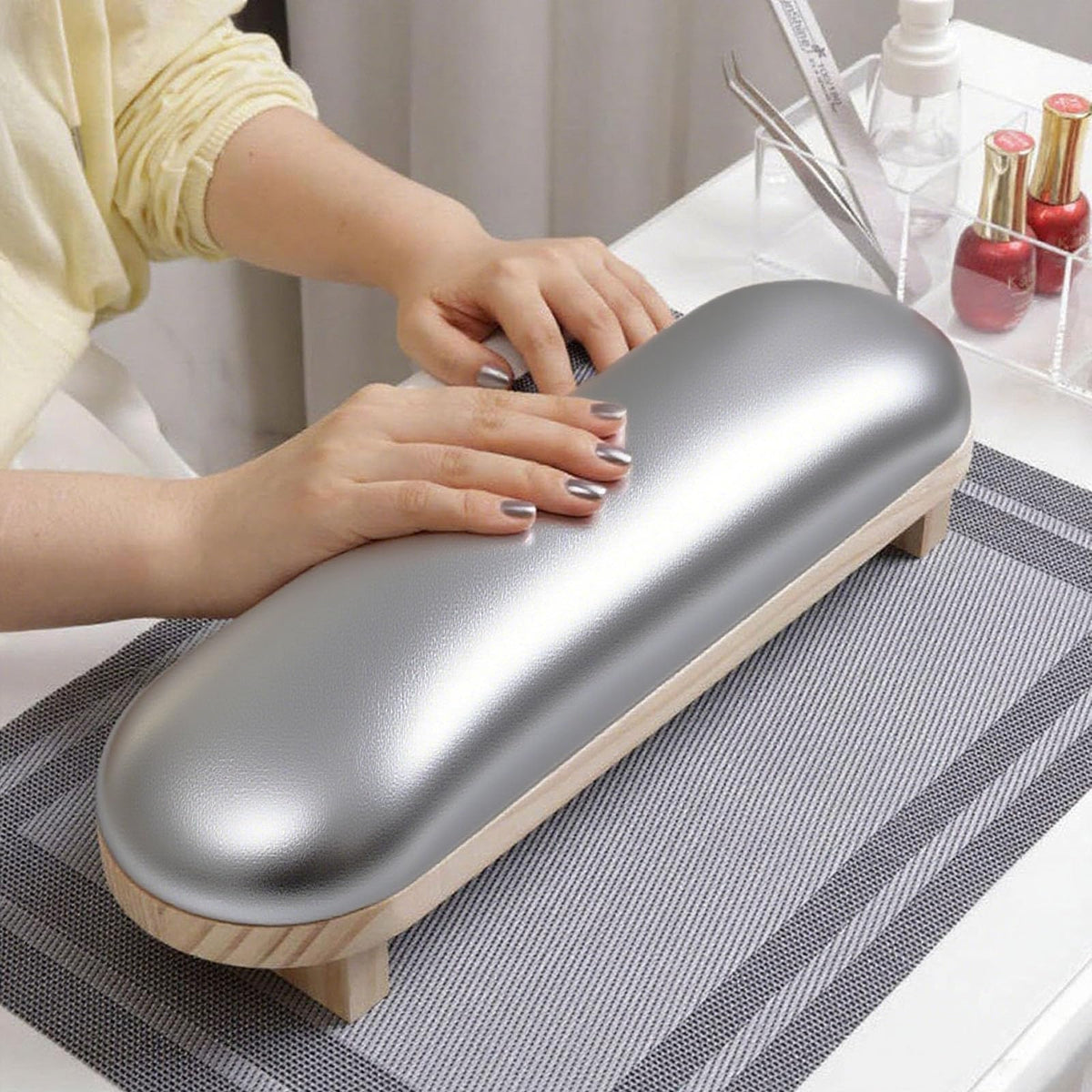 TANG SONG 1PC Sponge Manicure Hand Rest Pillow Wooden Nail Stand Hand Holder Nail Table Manicure Armrest Cushion (Silver)