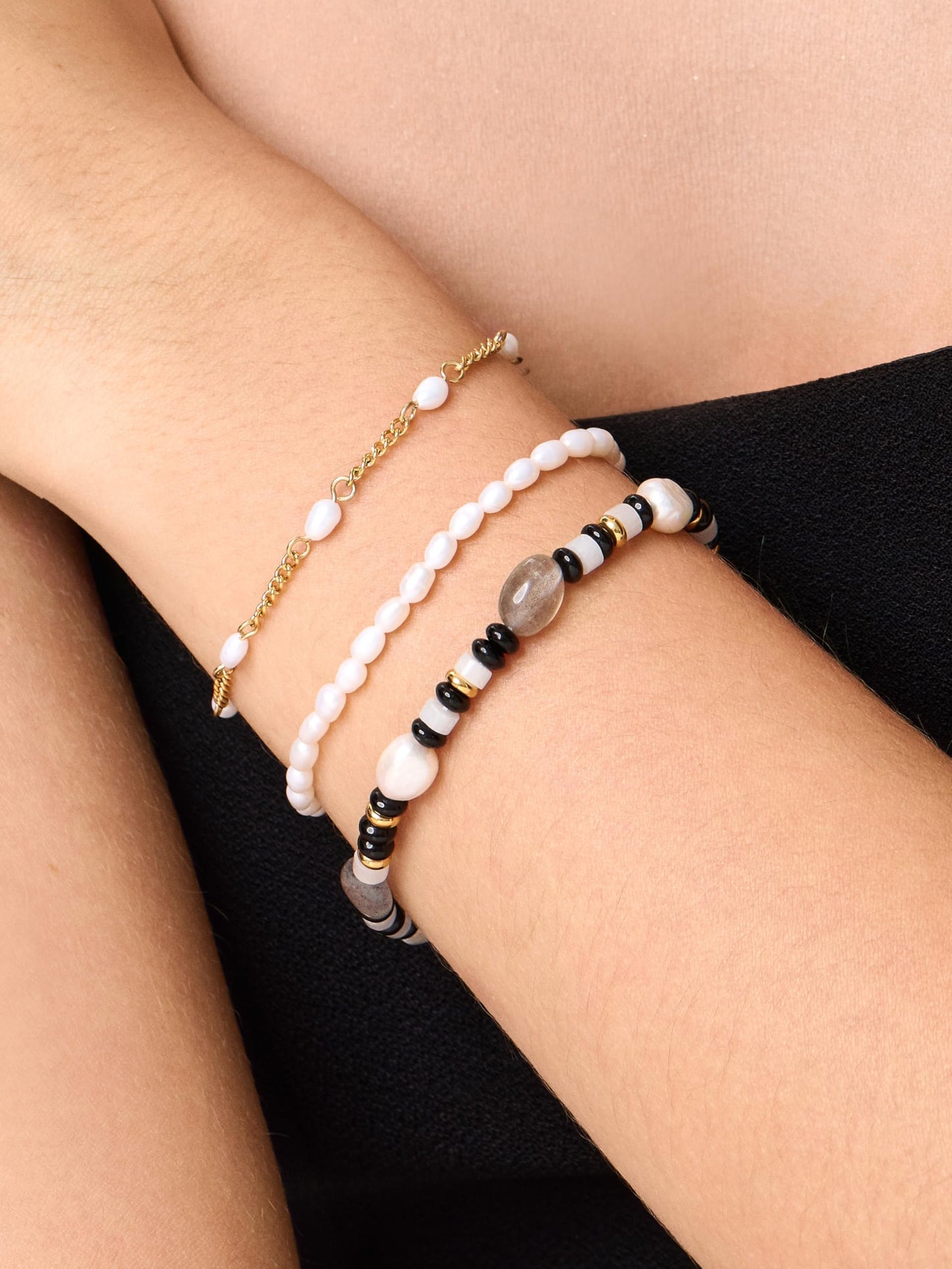 Natural Gemstone & Freshwater Pearl Bracelet for Women, 18K Gold PVD-Coated, Labradorite, Black & White Chalcedony（Medium