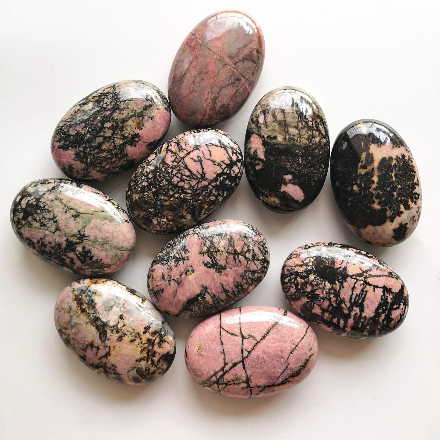 Loveliome Natural Rhodonite Oval Polished Worry Stones, Healing Crystal Indoor Fountain Stones Massage Energy Anxiety Relief Items