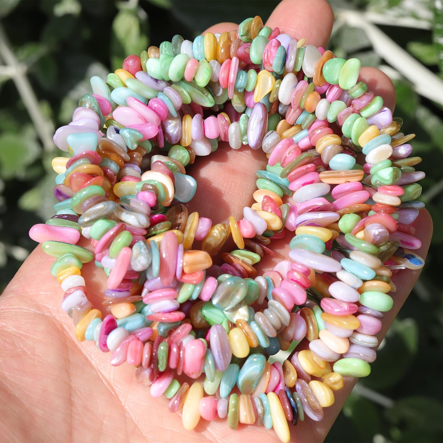 400pcs Pastel Shell Chip Beads 5-8mm Pre-drilled Freeform Loose Gemstone Healing Beads for DIY Jewelry Making Ring Earrings Necklace Bracelet Art Crafts