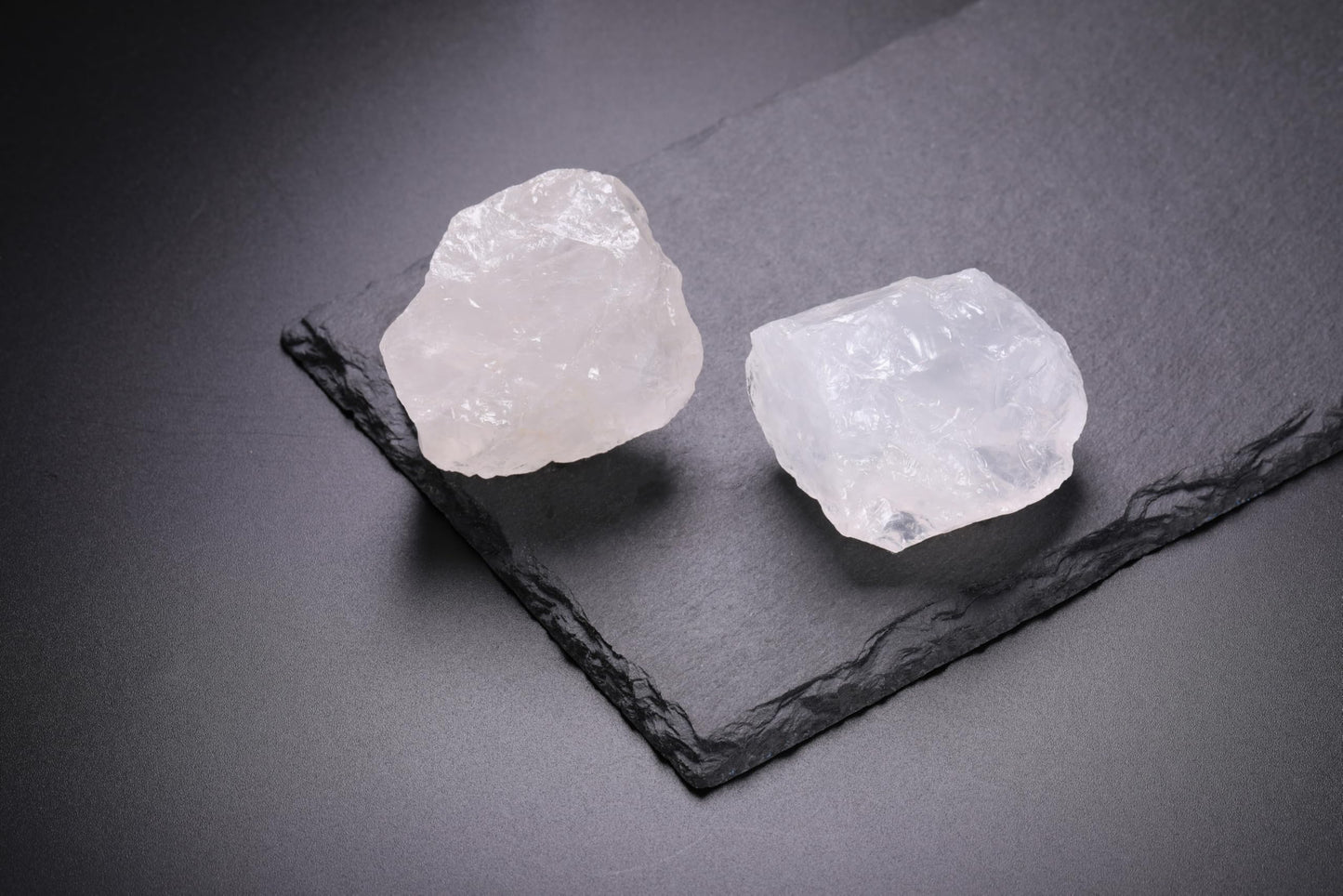 Jovivi 2pcs Raw Clear Quartz Rock Crystals,Large 1.6-2.2" Healing Crystals Natural Rough Stones Crystal for Tumbling, Cabbing, Home Decoration, Polishing, Wicca & Reiki