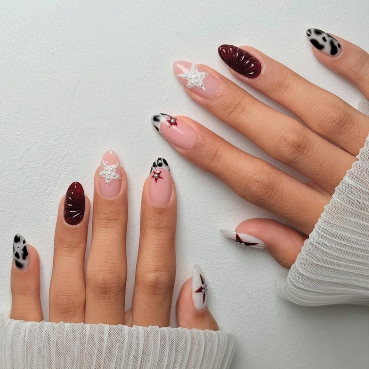 octoswave Press on Nails Medium Almond Fake Nails y2k French Artificial Nail with Stars and Spot Nails for Women 24pcs
