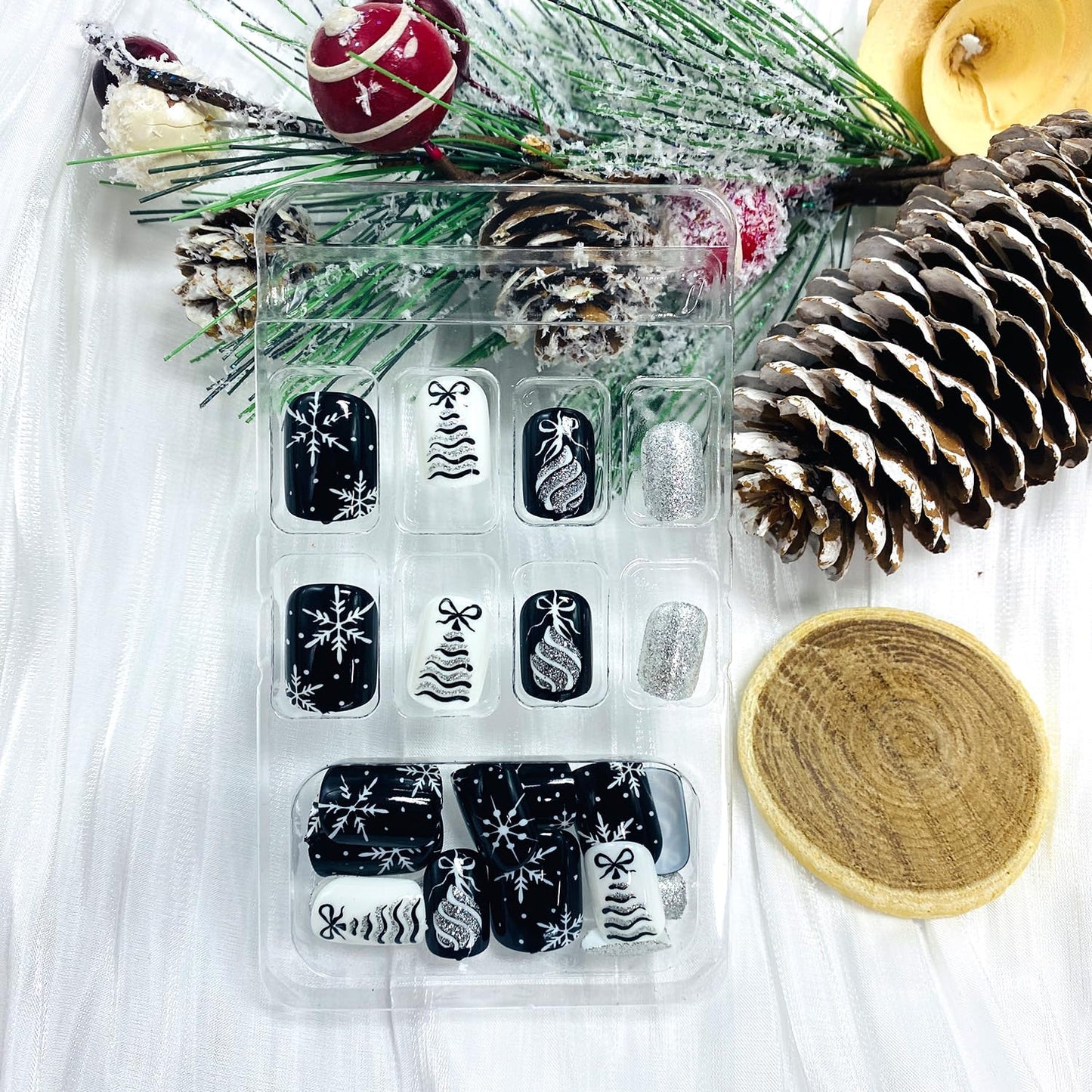 LWTZLW Christmas Press on Nails Christmas Tree Short Square False Nails Snowflake Glue on Nail Black Silver Glitter Design Acrylic Fake Nails Winter Artificial Glossy Nail Reusable for Women