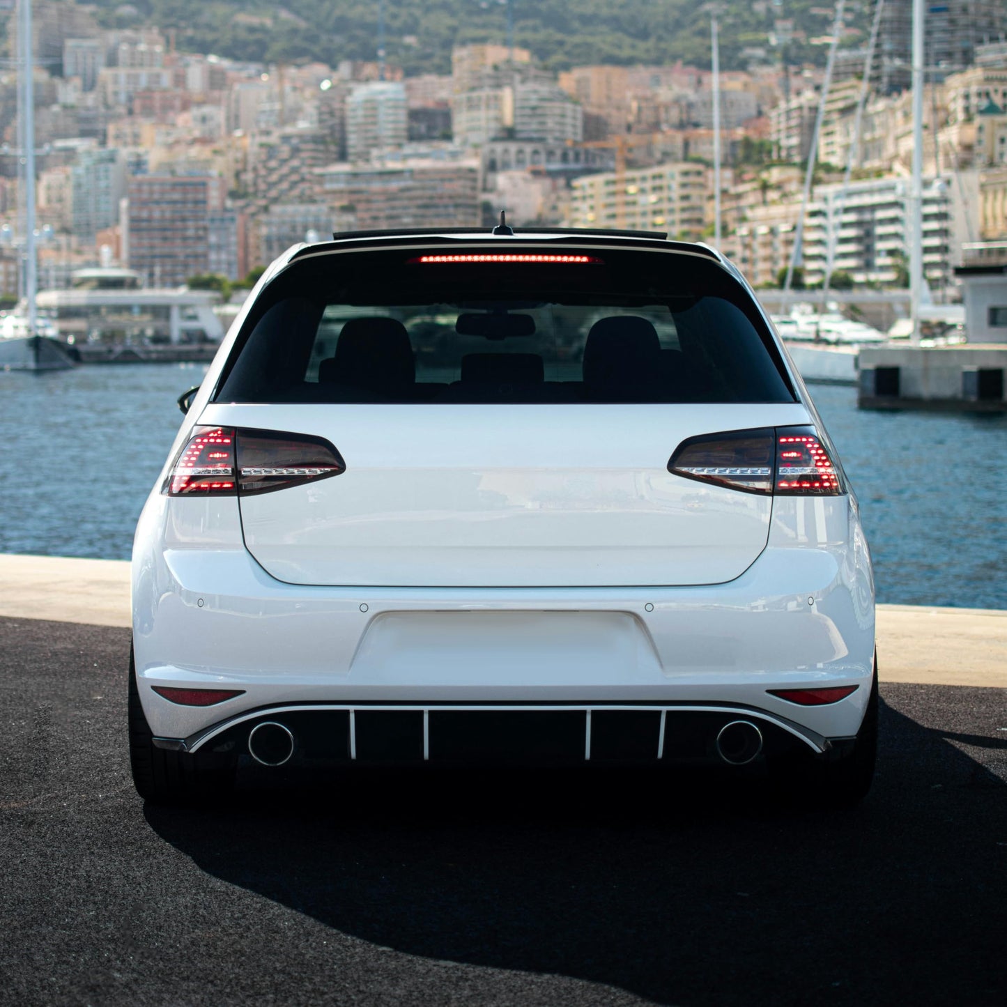 VViViD White Gloss Vinyl Wrap Roll with Air Release Technology (20ft x 5ft)