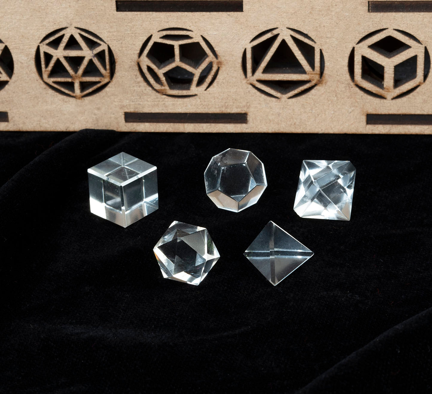 ZAICUS Clear Quartz 5 Pcs Platonic Solids Crystal Geometry Set, Platonic Solids Sacred Geometric Stones for Meditation Reiki Balancing Healing Chakra Stone Cleansing Spiritual Good Luck (15-20 mm)