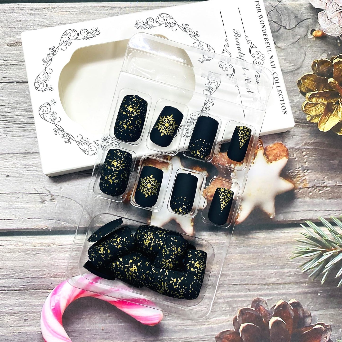 LWTZLW Christmas Press on Nails Snowflake Medium Square False Nails Gold Christmas Tree Full Cover Glue on Nail Broken Gold Design Acrylic Fake Nails Winter Artificial Matte Nail Reusable for Women