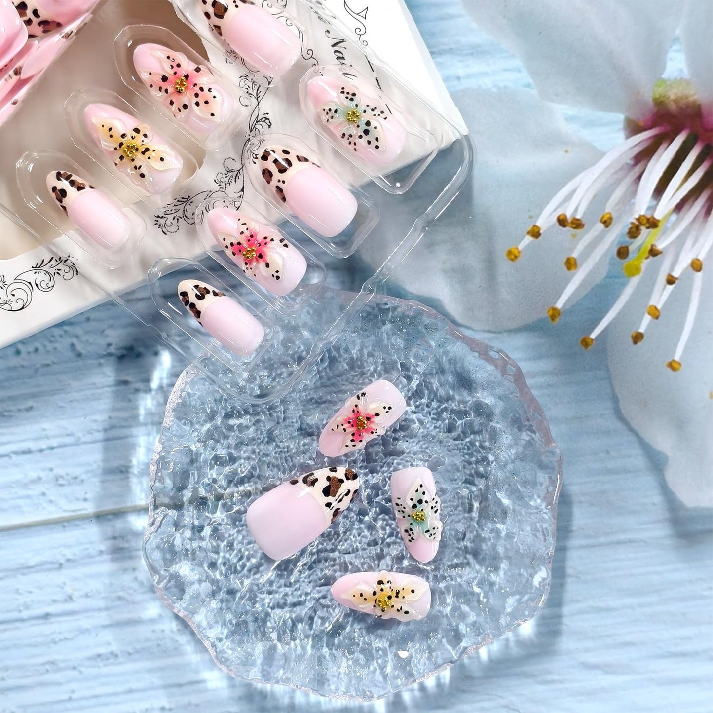 TBRZTR 30Pcs Flower Press on Nails Medium Artificial Almond Acrylic Fake Nails French Leopard Print 3D Floral with Gold Beads Stick on Nail Full Cover Reusable Coffin Artificial Fingernails for Women