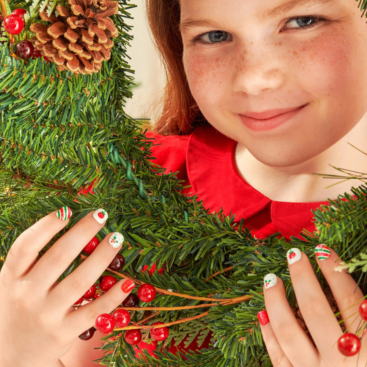 KISS imPRESS MINI Holiday Press On Nails for Kids, ‘One More Sleep’, Green, Child Size, Squoval Shaped, Mess-Free, Mom Approved, Non-Toxic, Breakaway Application Tabs, Nail File, 20 Fake Nails
