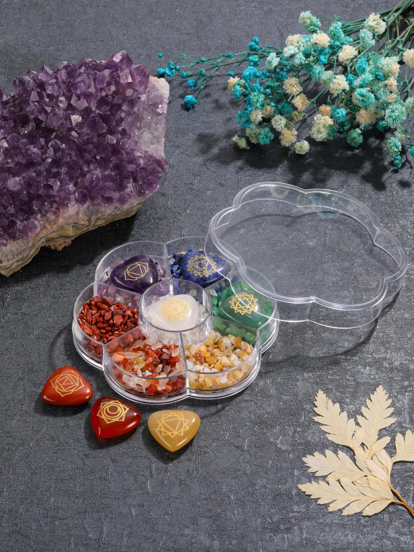 MANIFO 7 Chakra Crystal Stones Set Healing Crystals Gemstones with Heart Shape Engraved Chakra Symbol Polished Chakra Stone for Meditation Balancing Gift for Christmas