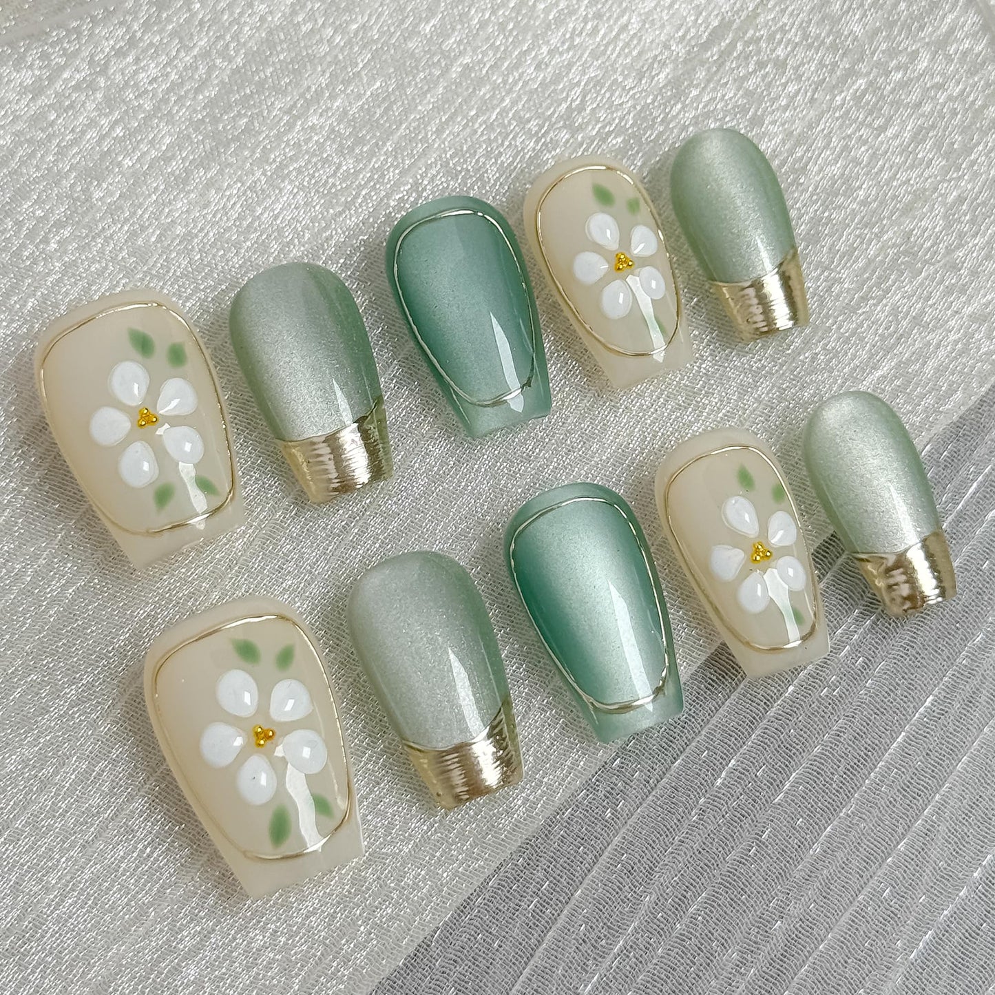 Daisy Meadow 10pcs Press On Nails, Soft Green Gradient & Creamy Nude Floral Press-Ons, Pastel Spring Acrylic/UV Gel Fake Nails for Women, Summer Fresh Style Wearable Nails (green, SS)