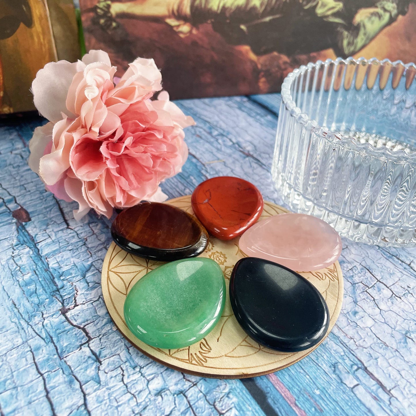 QINJIEJIE 2PCS Worry Stone Rose Quartz Hand Carved Thumb Stones Pocket Gemstones Healing Crystals Sets Green Aventurine Meditation Crystal Reiki Natural Relax Palm Stone for Anxiety Therapy Relief