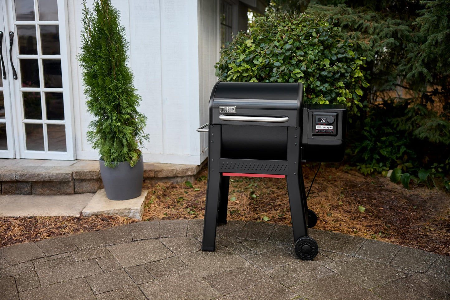 Weber Smoque™ 22‑Inch Pellet Smoker, Black – Outdoor BBQ Pellet Grill with SmokeBoost™, SmoqueVent™ Airflow System & Rapid React™ PID Temperature Control
