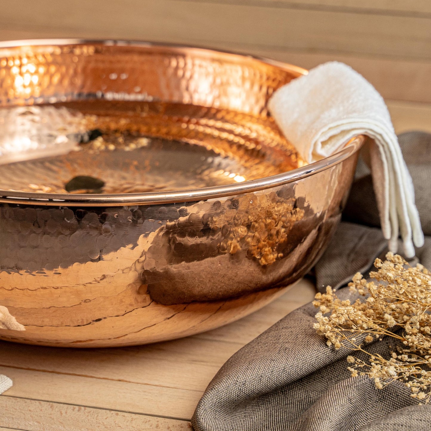 ALFIQ Hammered Copper Pedicure Bowl, 20 Inches, Portable Foot Basin for Relaxation, Pure Copper